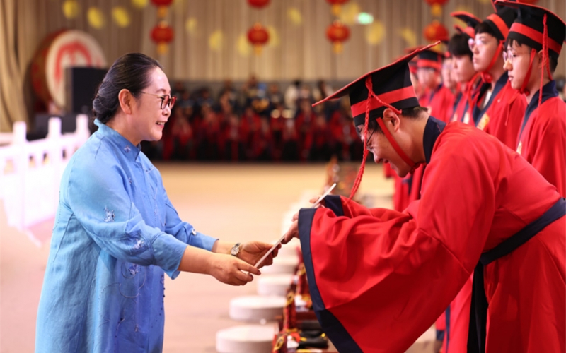 金秋揚(yáng)帆，逐夢(mèng)遠(yuǎn)航！榮程學(xué)子成人禮儀式