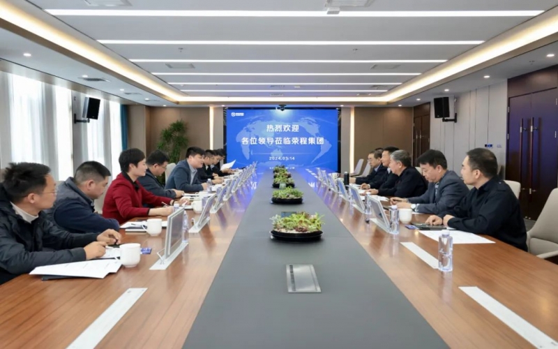 廣東中南鋼鐵股份有限公司營銷管理部經(jīng)理鐘富民一行到榮程集團參觀座談