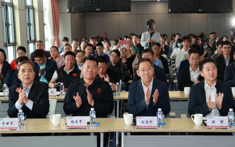 天津首場鐵路物流運(yùn)輸專場推介會(huì)在榮程集團(tuán)順利召開，開創(chuàng)先河！