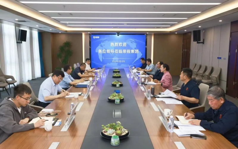 榮程集團(tuán)董事會(huì)主席張榮華與全國(guó)政協(xié)委員、甘肅省工信廳副廳長(zhǎng)黃寶榮座談交流