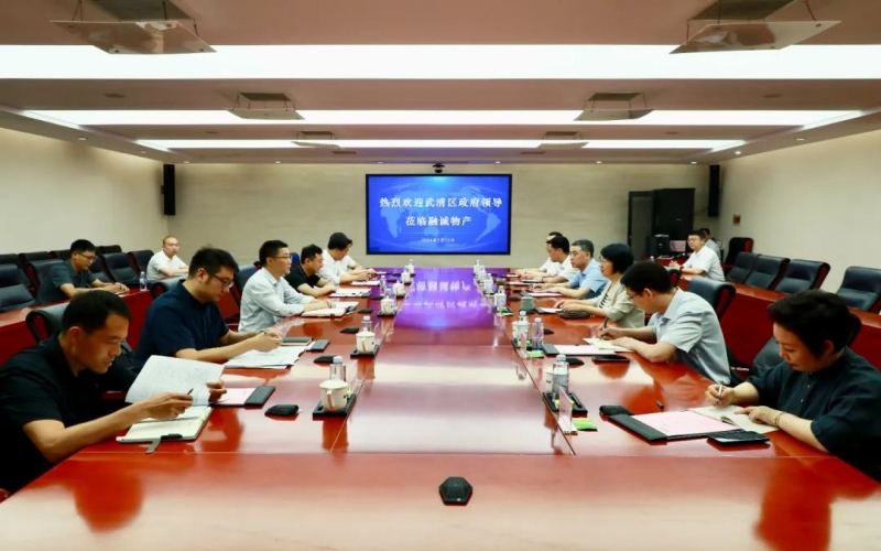 榮程集團(tuán)黨委書記、融誠(chéng)物產(chǎn)總經(jīng)理張穎與武清區(qū)領(lǐng)導(dǎo)開展座談交流