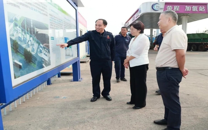 靜海區(qū)政協(xié)副主席、黨組成員于清一行到榮程集團(tuán)參觀調(diào)研