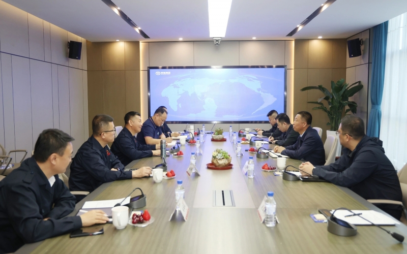 鄂托克旗委副書記、政府旗長蘇智雄到榮程集團考察交流